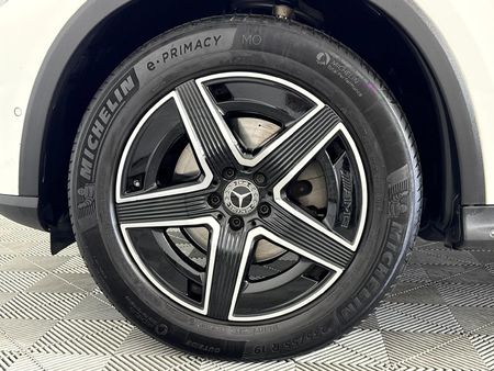 2025-Mercedes-Benz-GLC-220D-4Matic_17