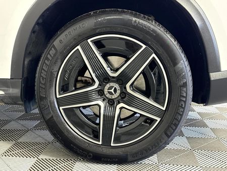 2025-Mercedes-Benz-GLC-220D-4Matic_19