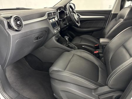 2025-MG-ZS-15-Delux-Auto_4