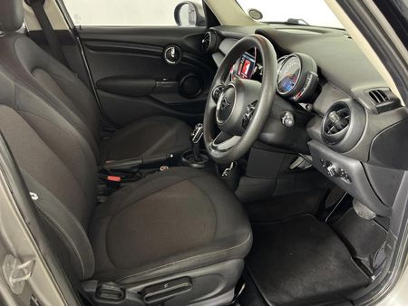 2019-MINI-Hatch-One-15T-5-dr-Auto_9