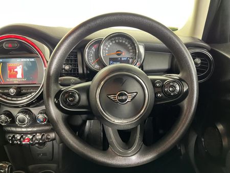 2019-MINI-Hatch-One-15T-5-dr-Auto_11