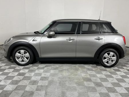 2019-MINI-Hatch-One-15T-5-dr-Auto_18