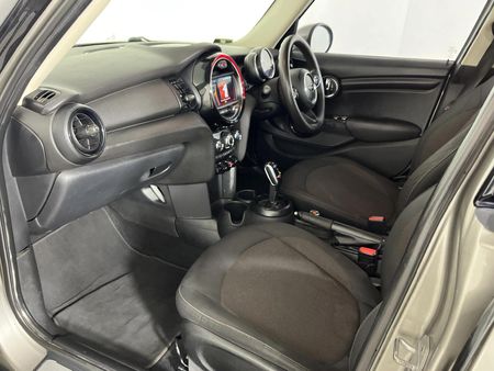2019-MINI-Hatch-One-15T-5-dr-Auto_8