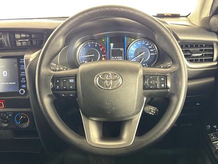 2021-Toyota-Fortuner-24-GD-6-Raised-Body-Auto_12