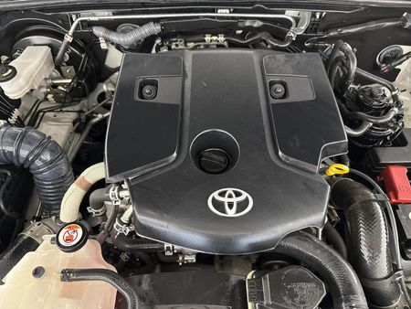 2021-Toyota-Fortuner-24-GD-6-Raised-Body-Auto_13