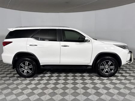 2021-Toyota-Fortuner-24-GD-6-Raised-Body-Auto_17