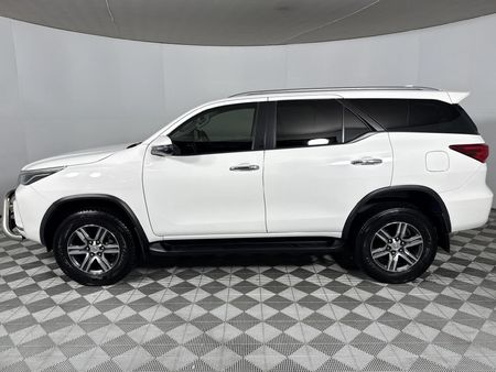 2021-Toyota-Fortuner-24-GD-6-Raised-Body-Auto_19