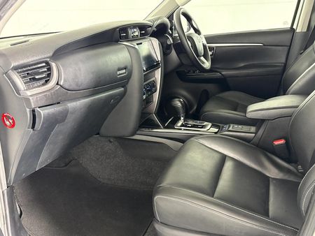 2021-Toyota-Fortuner-24-GD-6-Raised-Body-Auto_8