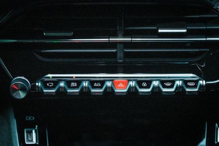 2022-Peugeot-2008-12T-Allure-Auto_18