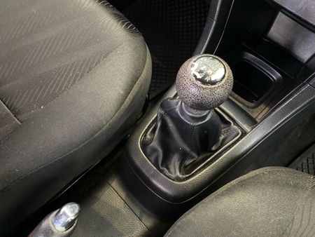 2015-Suzuki-Swift-12-GL_13