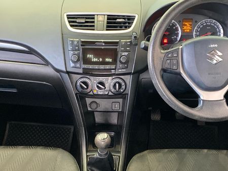 2015-Suzuki-Swift-12-GL_14
