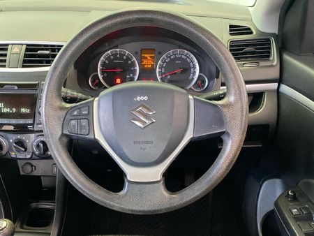 2015-Suzuki-Swift-12-GL_15