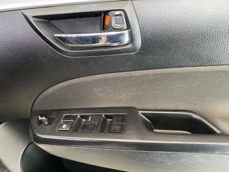 2015-Suzuki-Swift-12-GL_17