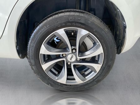 2015-Suzuki-Swift-12-GL_23