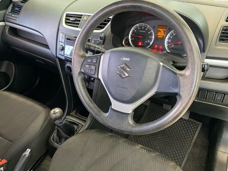 2015-Suzuki-Swift-12-GL_6