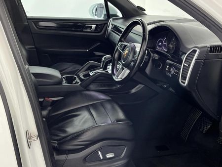 2019-Porsche-Cayenne-Auto_9