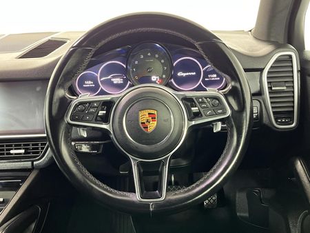 2019-Porsche-Cayenne-Auto_11
