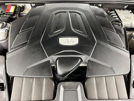 2019-Porsche-Cayenne-Auto_12