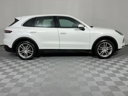2019-Porsche-Cayenne-Auto_16
