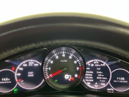2019-Porsche-Cayenne-Auto_2