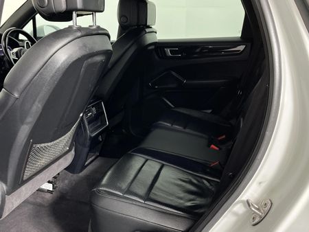 2019-Porsche-Cayenne-Auto_3