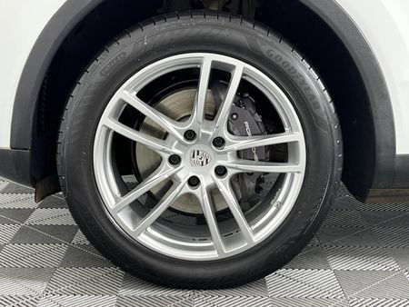 2019-Porsche-Cayenne-Auto_4