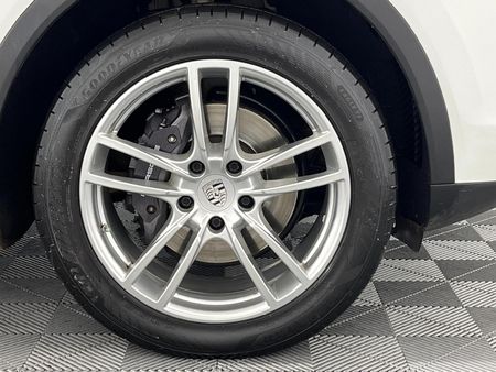 2019-Porsche-Cayenne-Auto_5