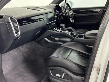 2019-Porsche-Cayenne-Auto_8