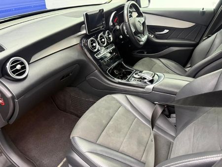 2019-Mercedes-Benz-GLC-250d-AMG_16