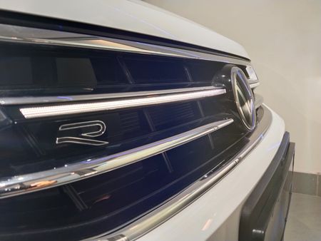2025-Volkswagen-Tiguan-Allspace-14-TSI-R-Line-DSG-Auto_12
