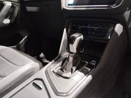 2025-Volkswagen-Tiguan-Allspace-14-TSI-R-Line-DSG-Auto_15