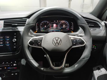2025-Volkswagen-Tiguan-Allspace-14-TSI-R-Line-DSG-Auto_19