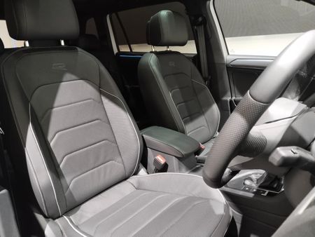 2025-Volkswagen-Tiguan-Allspace-14-TSI-R-Line-DSG-Auto_25