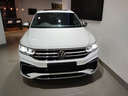 2025-Volkswagen-Tiguan-Allspace-14-TSI-R-Line-DSG-Auto_4