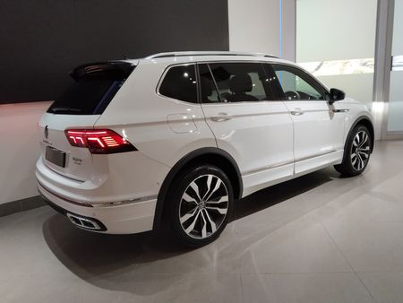 2025-Volkswagen-Tiguan-Allspace-14-TSI-R-Line-DSG-Auto_5