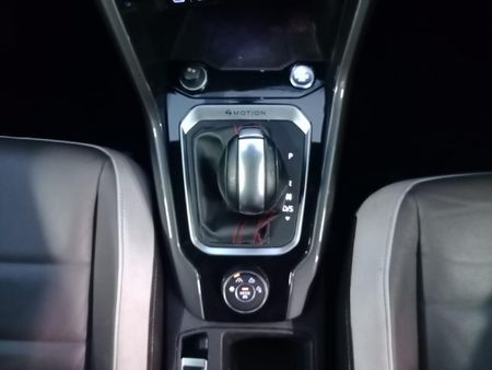 2021-Volkswagen-T-Roc-20-TSI-4Motion-R-Line-Auto_16