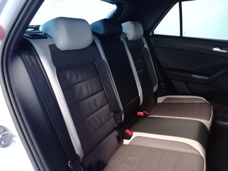 2021-Volkswagen-T-Roc-20-TSI-4Motion-R-Line-Auto_17