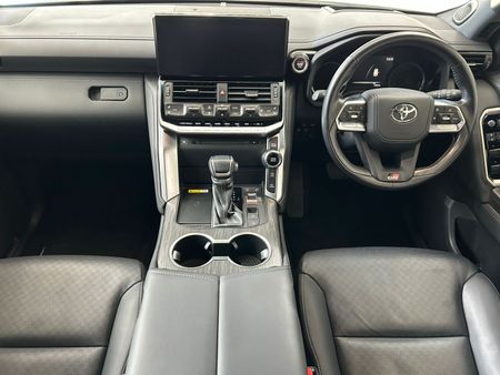 2025-Toyota-Land-Cruiser-300-V6-33-D-GR-S_9