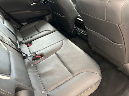 2025-Toyota-Land-Cruiser-300-V6-33-D-GR-S_14