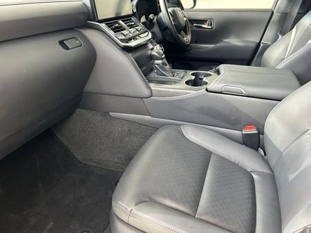 2025-Toyota-Land-Cruiser-300-V6-33-D-GR-S_15