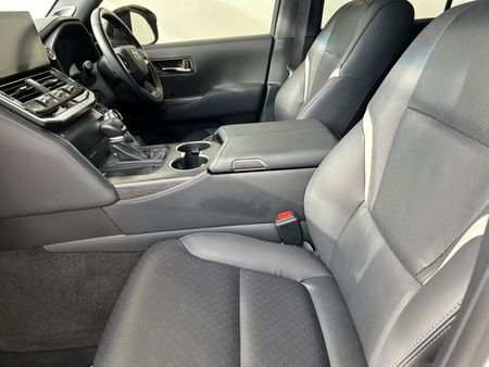 2025-Toyota-Land-Cruiser-300-V6-33-D-GR-S_16