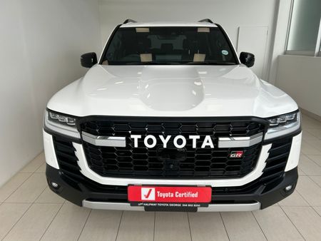 2025-Toyota-Land-Cruiser-300-V6-33-D-GR-S_1