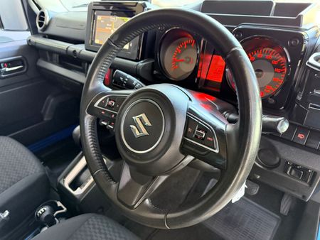 2019-Suzuki-Jimny-15-GLX-Auto_13