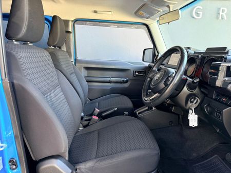 2019-Suzuki-Jimny-15-GLX-Auto_8