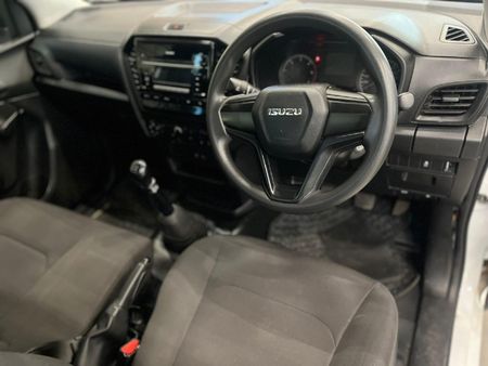2023-Isuzu-D-Max-19-DDI-HR-L-Single-Cab_11