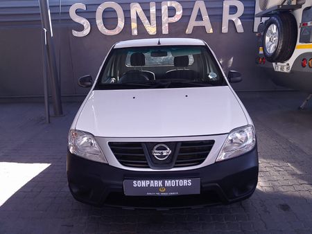 2019-Nissan-NP200-WITH-AIRCONDITIONER_2