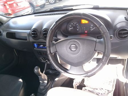 2019-Nissan-NP200-WITH-AIRCONDITIONER_3