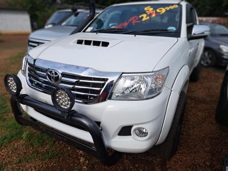 2012-Toyota-Hilux-30-D-4D-Raider-Xtra-Cab_0