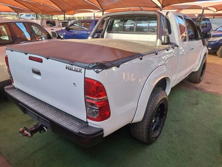 2012-Toyota-Hilux-30-D-4D-Raider-Xtra-Cab_10