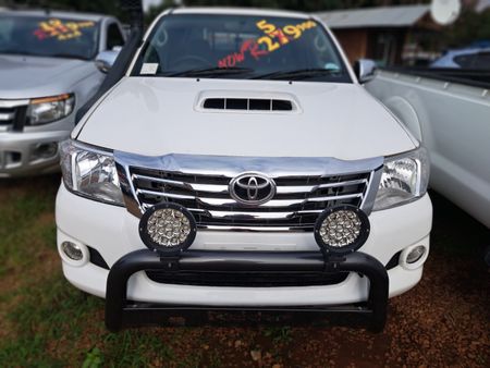 2012-Toyota-Hilux-30-D-4D-Raider-Xtra-Cab_1